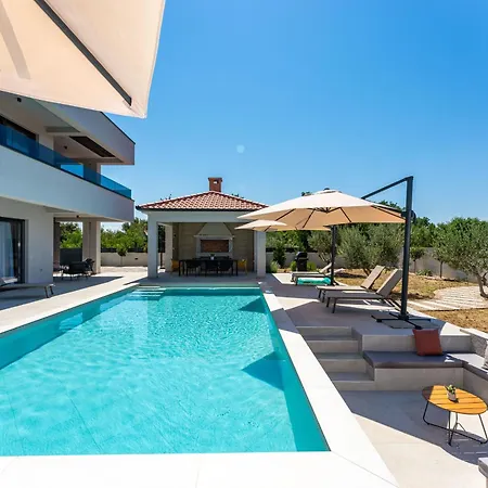 فيلة Nolena By Adriatic Luxury *